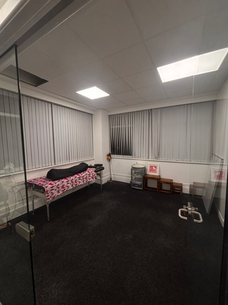 Salon rooms for rent 