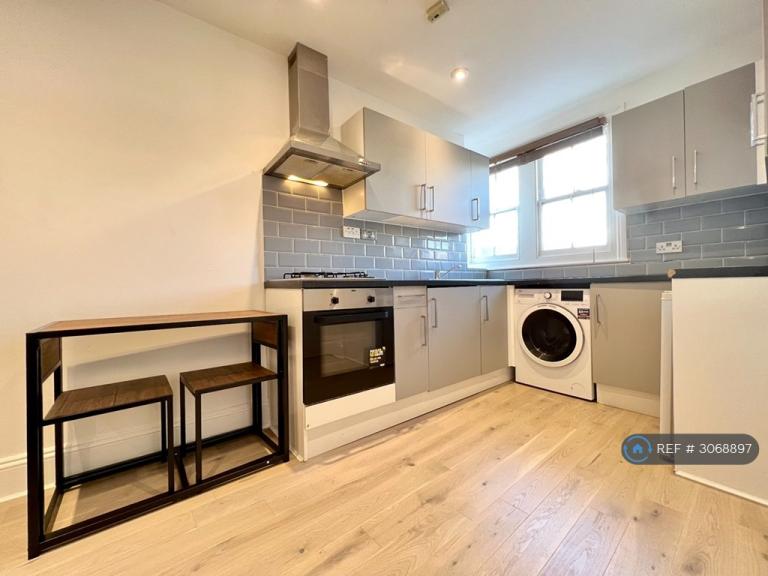 1 bedroom flat in Brixton Hill, London, SW2 (1 bed) (#3068897)