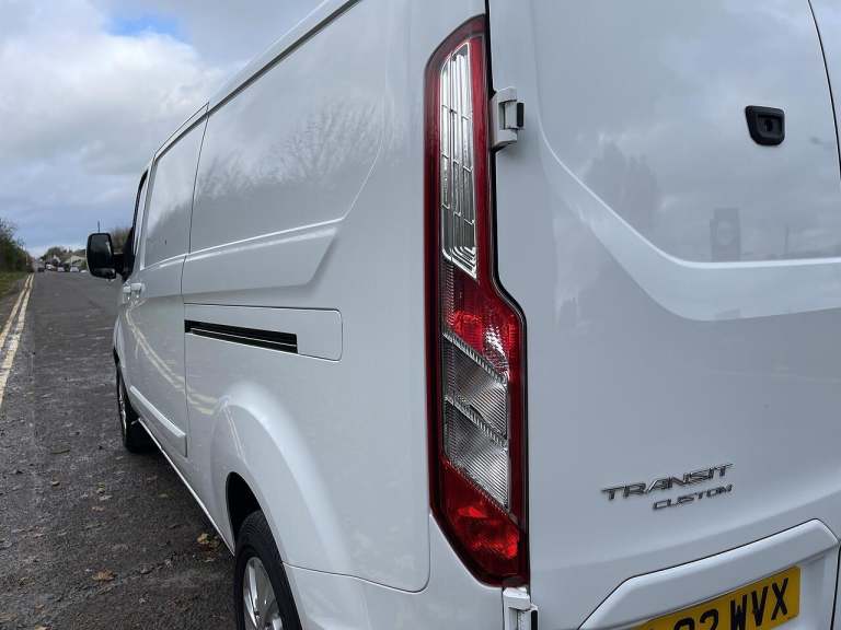 2022 Ford Transit Custom 2.0 300 EcoBlue Limited L2 H1 Euro 6 (s/s) 5dr PANEL VAN Diesel Manual