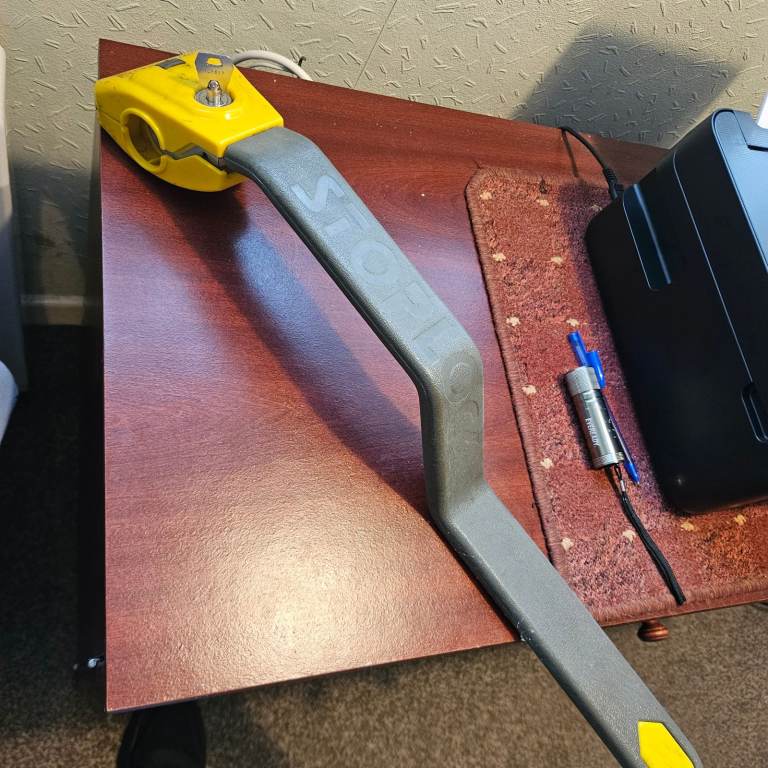 Steering lock with key