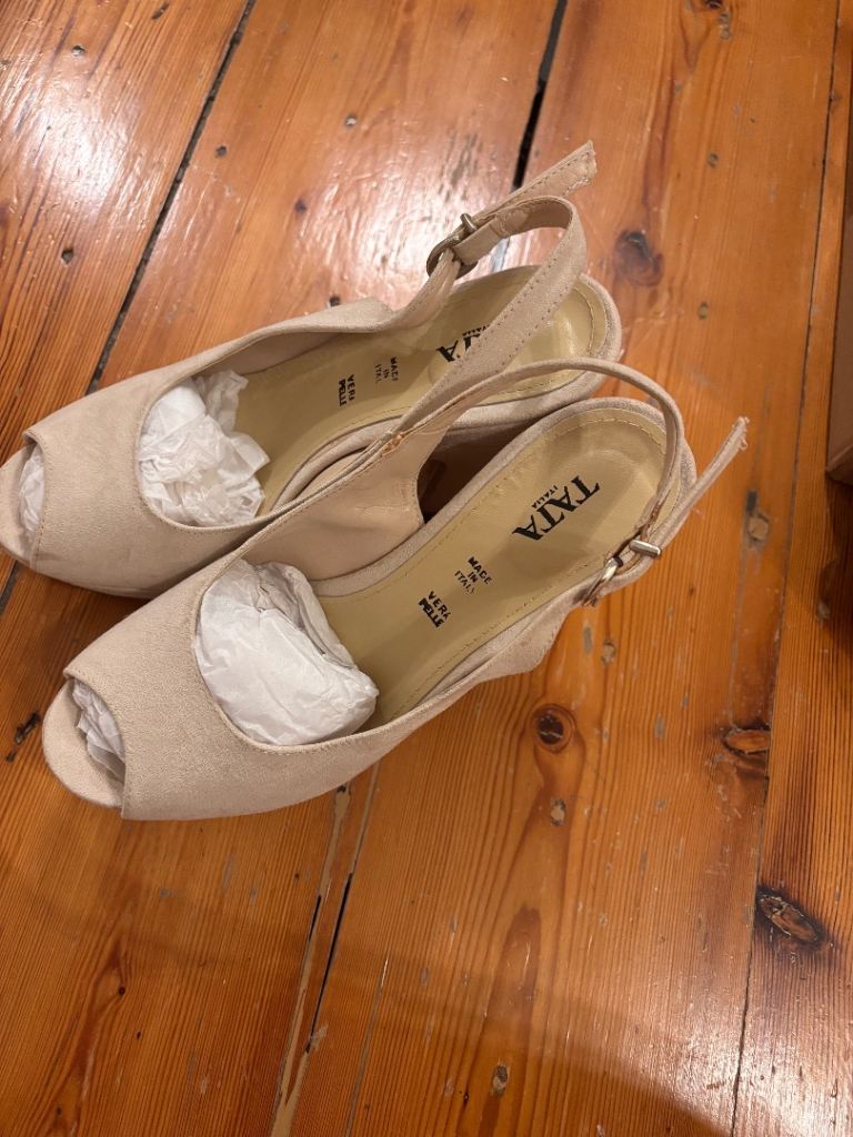 FREE – TATA Italia Suede Platform Heels, EU 38 / UK 5