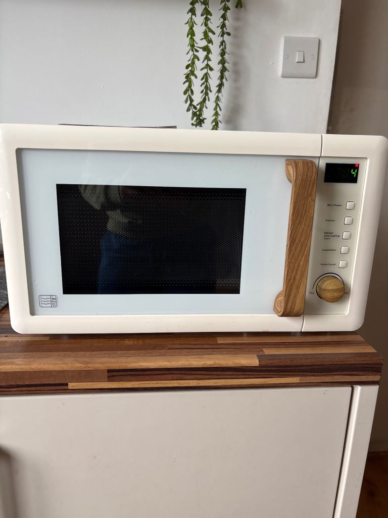 Dunelm Contemporary Digital Microwave 20L – Cream/Wood Effect (Excellent Condition)