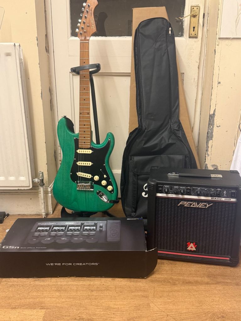 Electric Guitar Bundle - Green Strat Style + Peavey Amp + Zoom G5N Pedal
