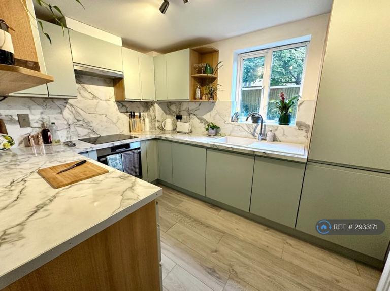 1 bedroom flat in Princes Gate, High Wycombe, HP13 (1 bed) (#2933171)