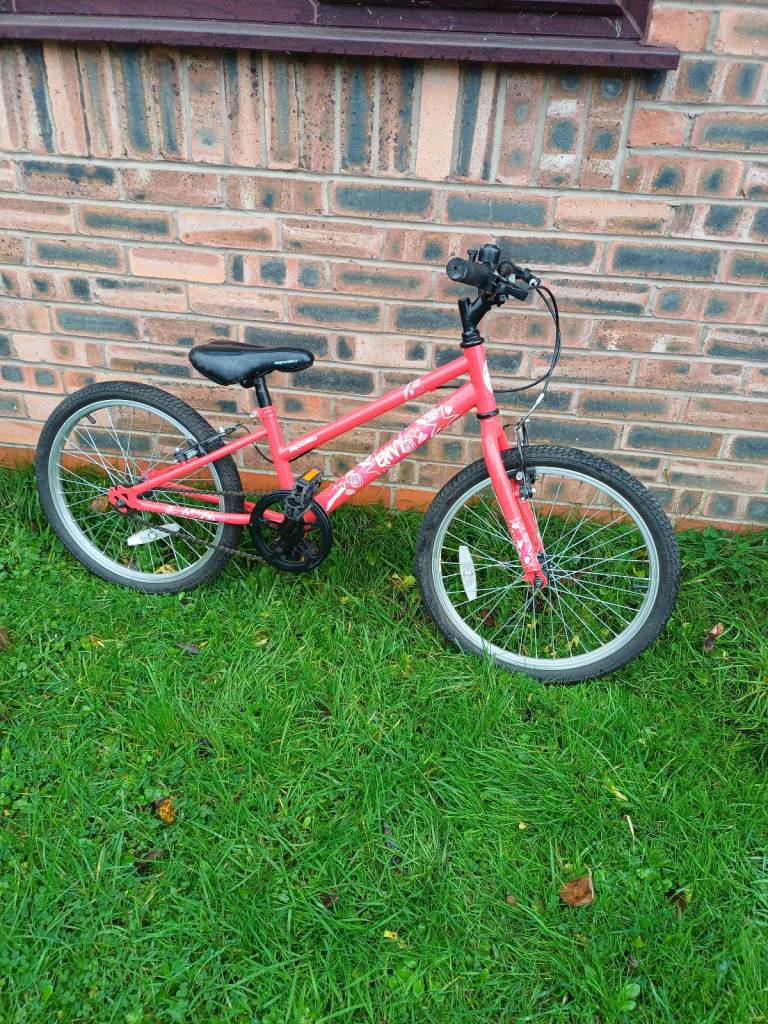 APOLLO ENVY GIRLS BIKE 6 TO 10 YRS VGC £40 NO OFFERS DARWEN BB3 0DU 