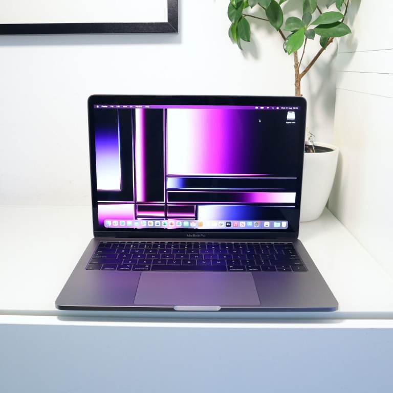 MacBook Pro/ i5 processor/ 16GB RAM/ 256GB SSD