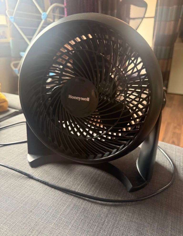 Honeywell Black Desk Fan – Good Condition