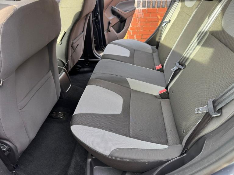2013 Ford Focus 1.6 125 Zetec 5dr Powershift HATCHBACK Petrol Automatic