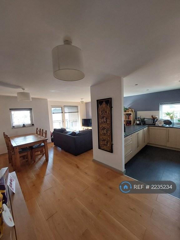 2 bedroom flat in Stretford Road, Manchester, M15 (2 bed) (#2235234)