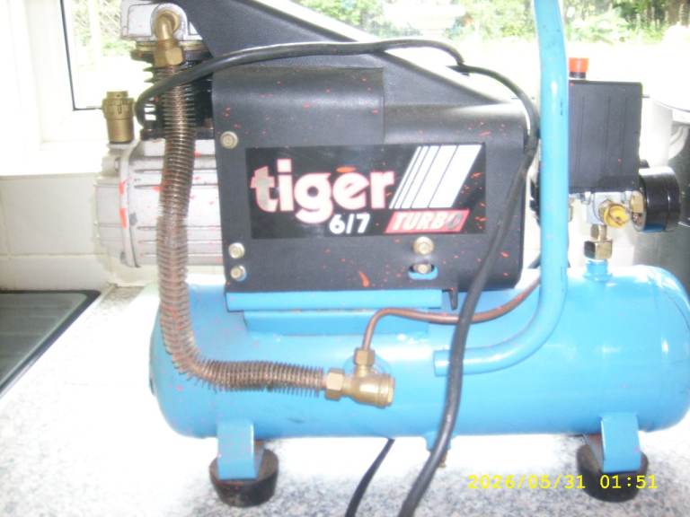 Small air compressor
