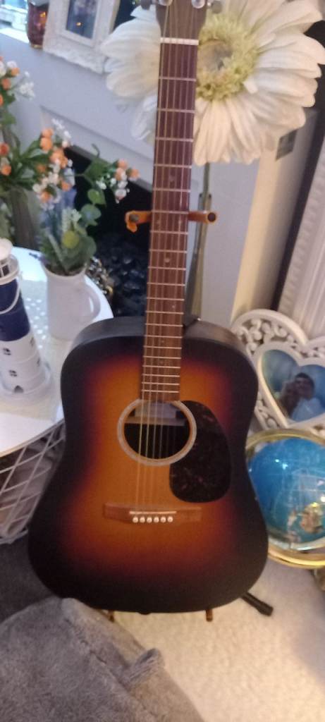 Guitarist, looking for a female singer to go busking with.