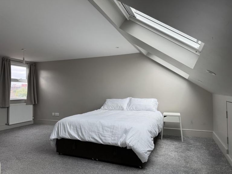 Self Contained Luxury Studio With Own Kitchen and Ensuite