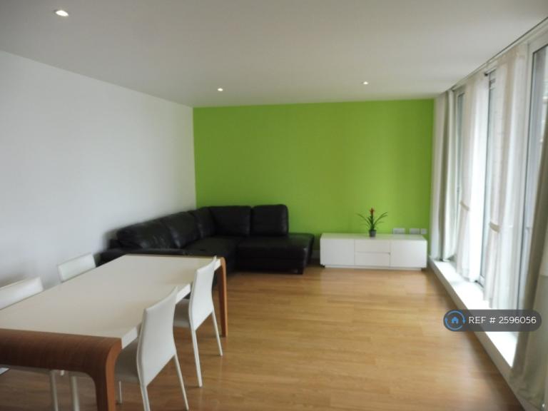 2 bedroom flat in Albert Basin Way, London, E16 (2 bed) (#2596056)