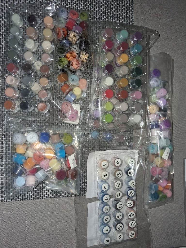 Paints for painting on canvas. 200 pieces.