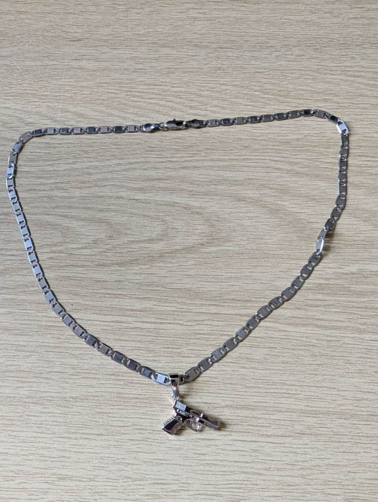  Pendant with chain 