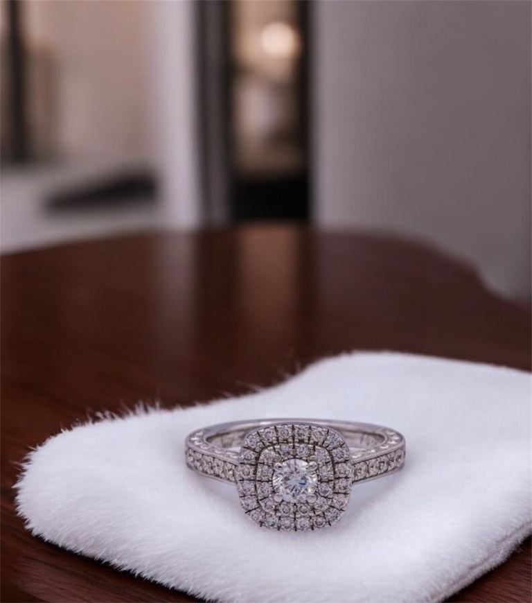 Stunning Neil Lane 14ct White Gold 0.87ct Diamond Halo Ring – Cost £3,250