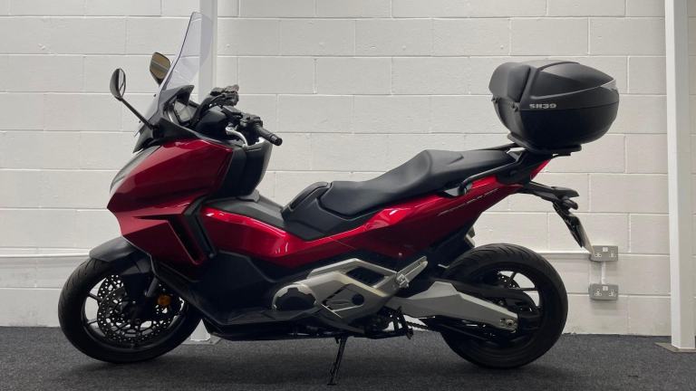 HONDA FORZA 750 R ** TOP BOX - FULL HISTORY - MAY 2027 MOT **