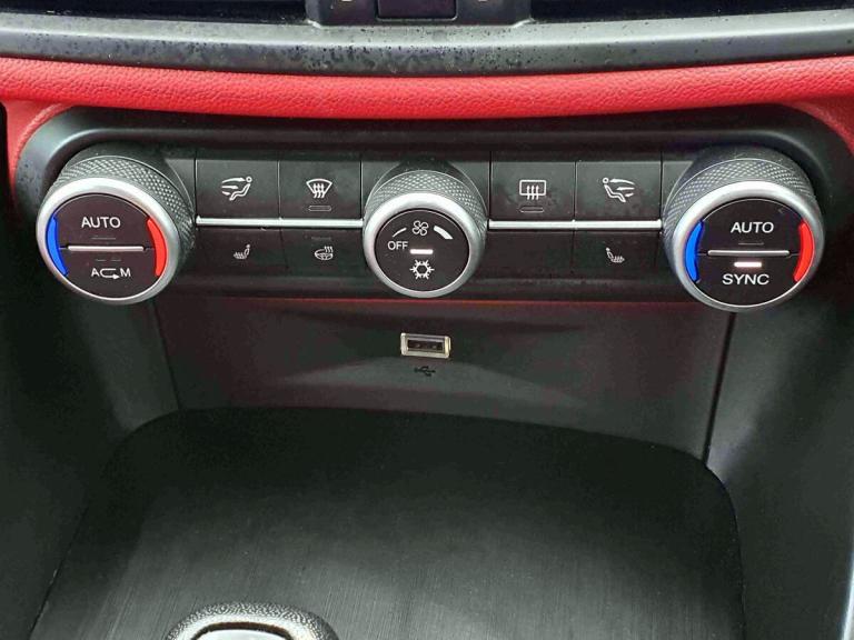 2019 Alfa Romeo Giulia 2.2 JTDM-2 Super 4dr Auto SALOON DIESEL Automatic