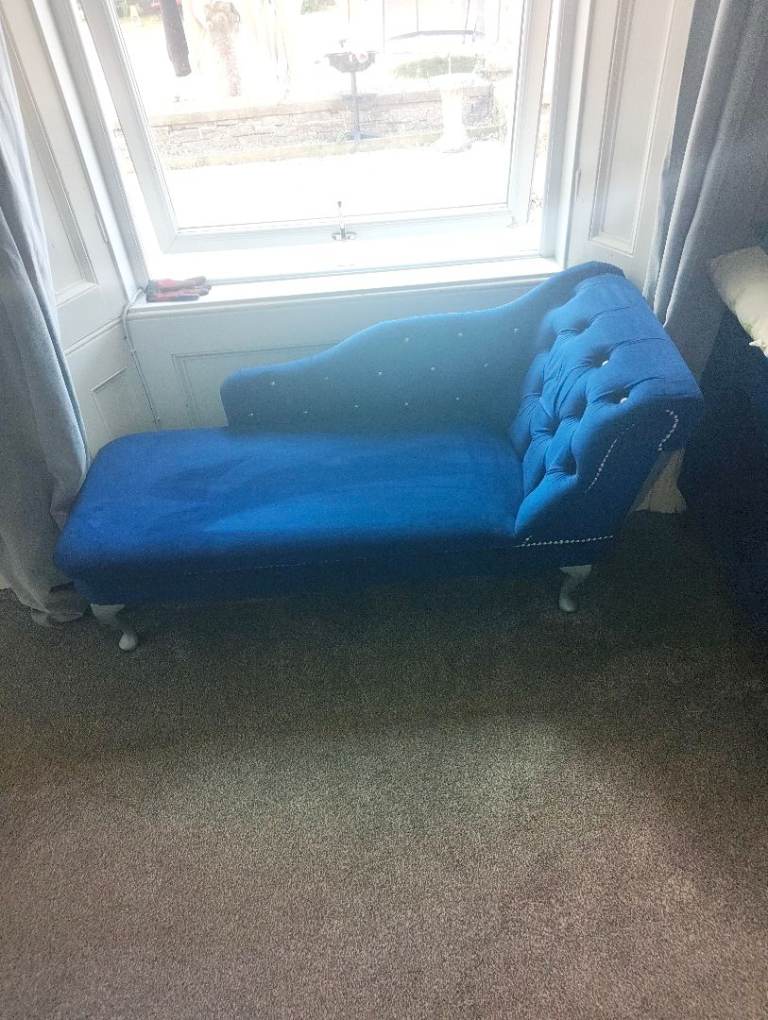 Chaise lounge 