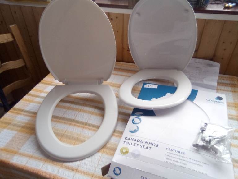 Croydex (NEW)Canada White toilet seat & another white polypropylene