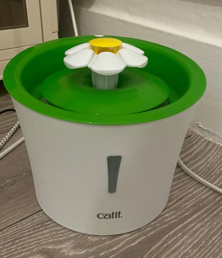 Cat water fountain 