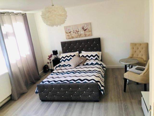 A Huge double bedroom at Ealing 