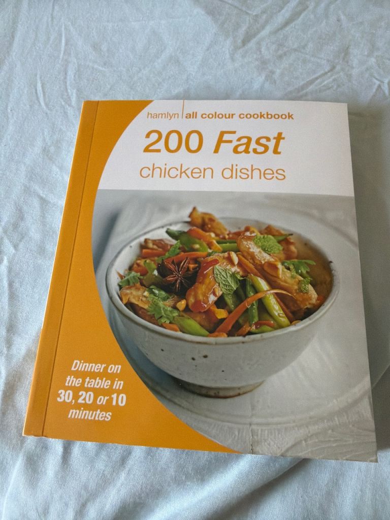Hamlyn All Colour Cookbook - 200 Fast Chicken Dishes