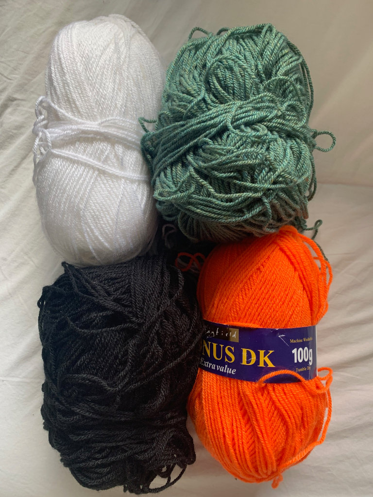 4 Colours smooth acrylic yarn for both knit and crochet