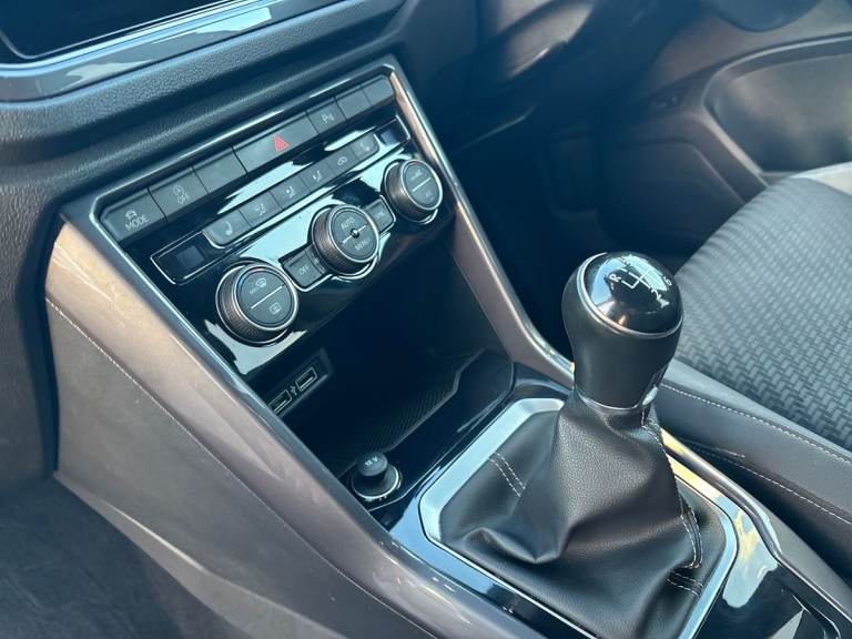 2019 Volkswagen T-Roc 2.0 TDI R-Line 5dr Hatchback DIESEL Manual