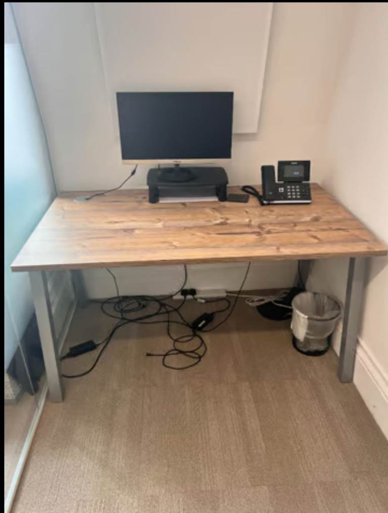 Second hand Rustic 140cm x 80cm Wood Finish Single table Freestanding Desk Metal four legs