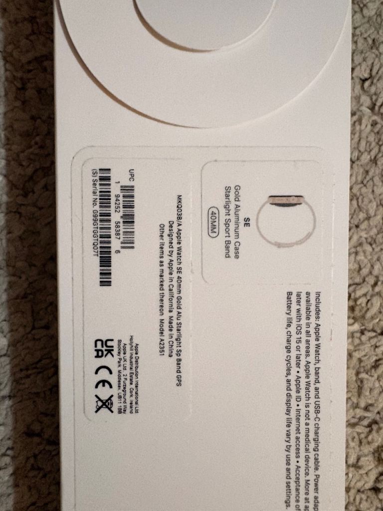 Apple Watch SE Gold Aluminium 40mm GPS, Starlight Sport Band
