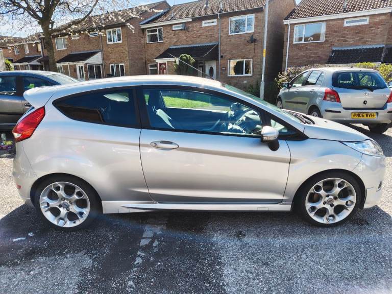 Ford fiesta zetec s 2009 1.6 litre mot till November 133302 miles