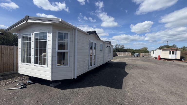 Mobile home for rent flat 