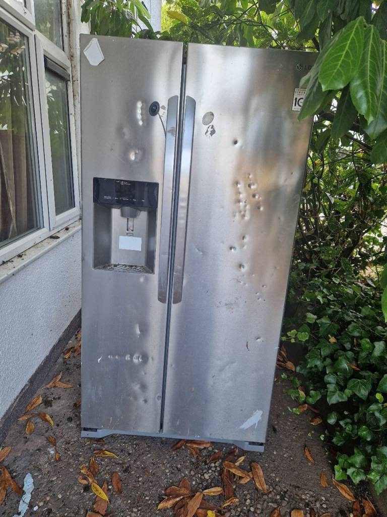 LG American Style Fridge Freezer with Ice & Water Dispenser – Fair Condition