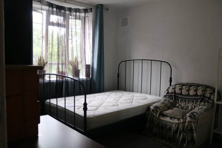 ✯Bedsit to Let in White City W12 (Pat)✯