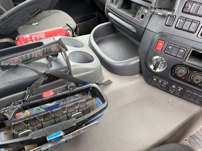 2014 DAF CF 330 DROPSIDE WITH HMF 1420 FOLD AWAY CRANE 