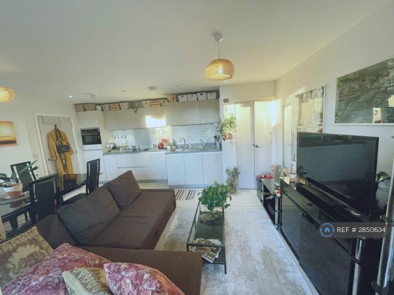 1 bedroom flat in Docklands, London, E16 (1 bed) (#2850634)