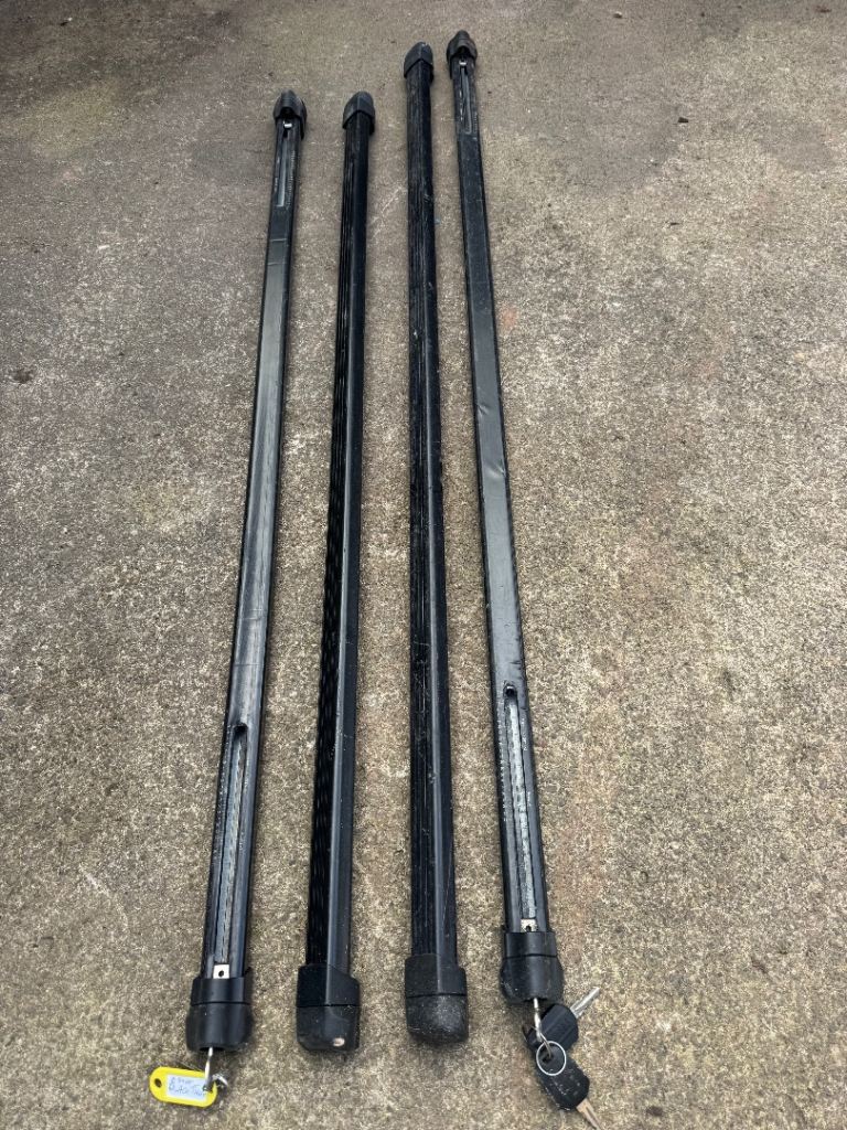 Two sets of Thule roof bars with locks & keys