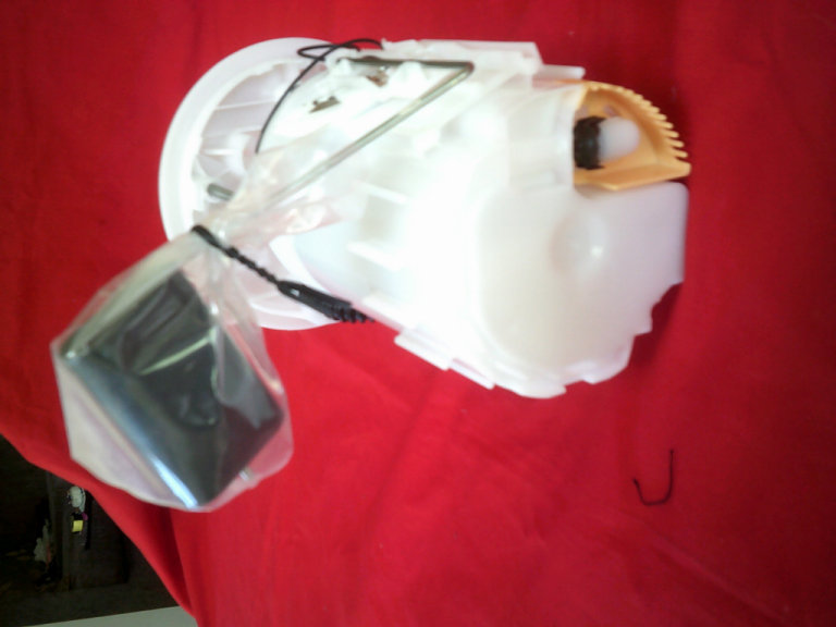 FUEL SENDER -RENAULT TRAFIC/OPAL VIVARO/NISSAN ETC - NEW IN BOX