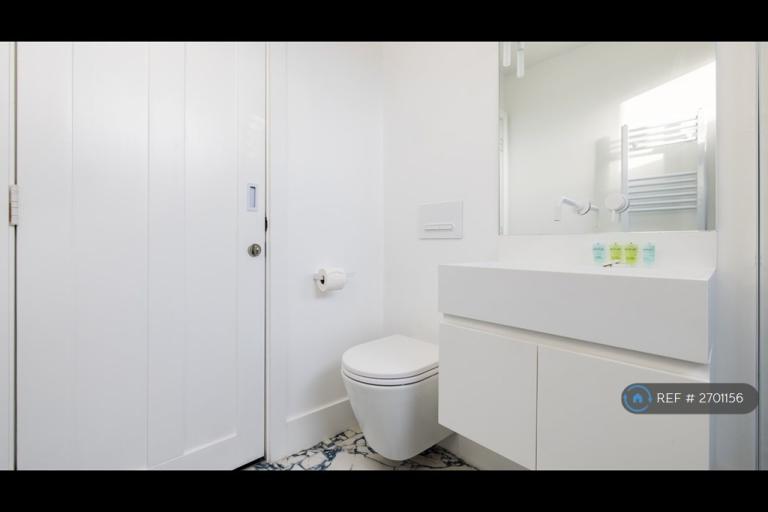 2 bedroom flat in Archway Road, London, N6 (2 bed) (#2701156)