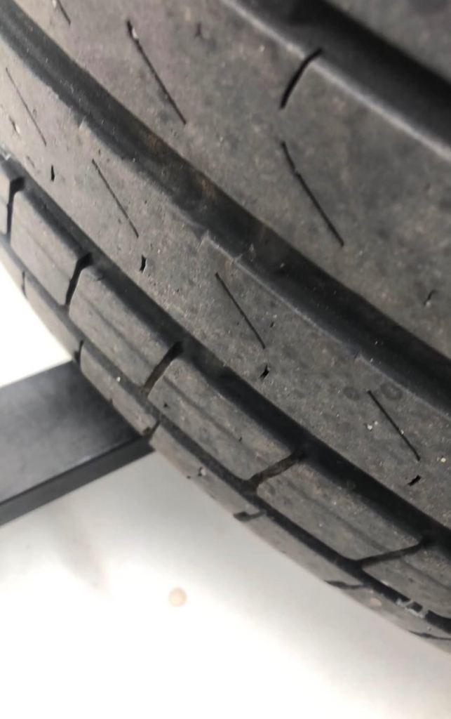 Pirelli Cinturato P7 tyre 235/40/19
