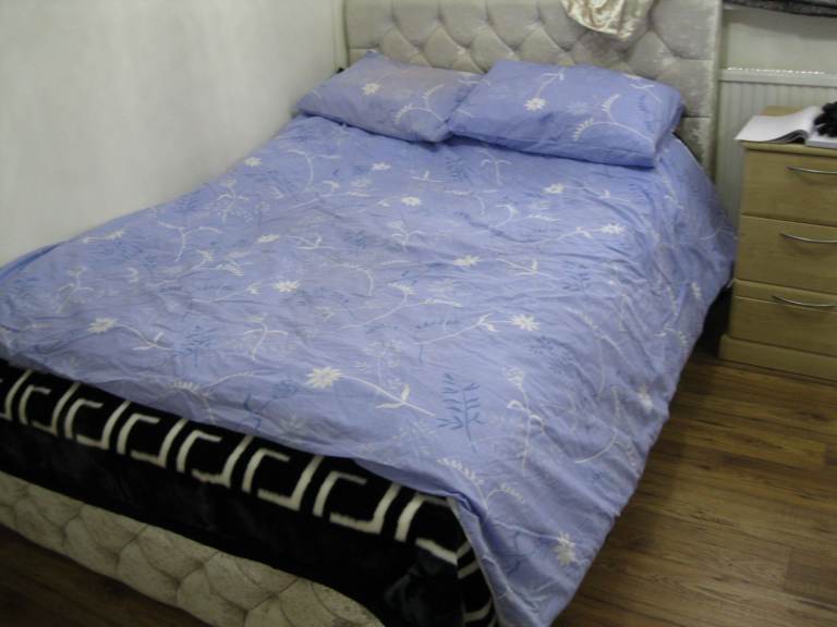 7.5 TOG BLUE DOUBLE DUVET AND 2 PILLOWS     LEICESTER LE4 5DJ