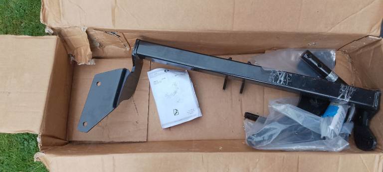 Tow bar for Toyota Yaris hybrid Mk3