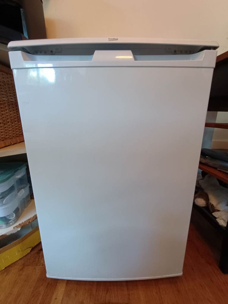 Beko Under Counter Fridge UL55W – White, Good Condition