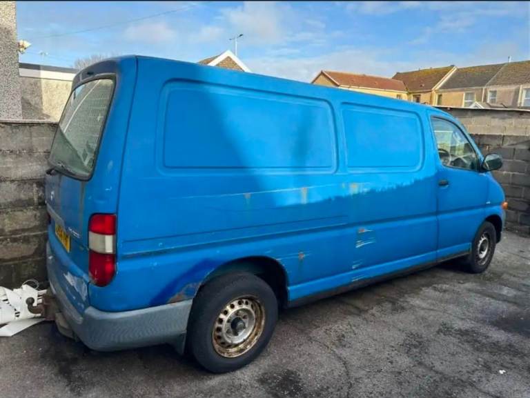 Toyota hiace 2004 d4d extra lwn van with ac