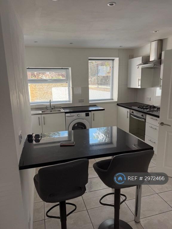 2 bedroom flat in Alpha Road, London, SE14 (2 bed) (#2972466)