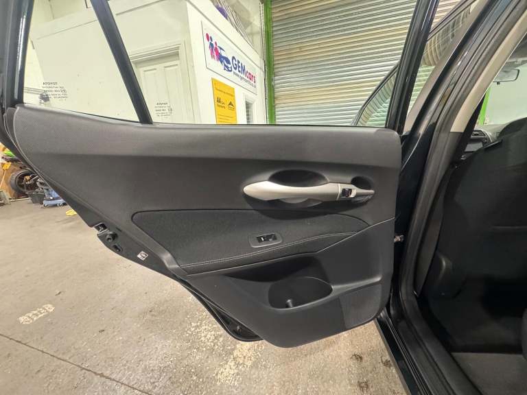 TOYOTA AURIS 1.8 VVT-h T4 2012