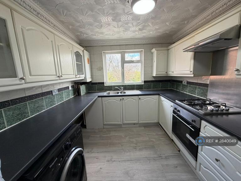 3 bedroom flat in Greenford Road, Greenford, UB6 (3 bed) (#2840049)