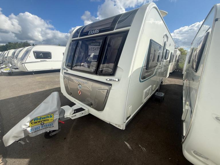 Elddis Chatsworth 566 6 Berth Double Dinette Middle Bathroom