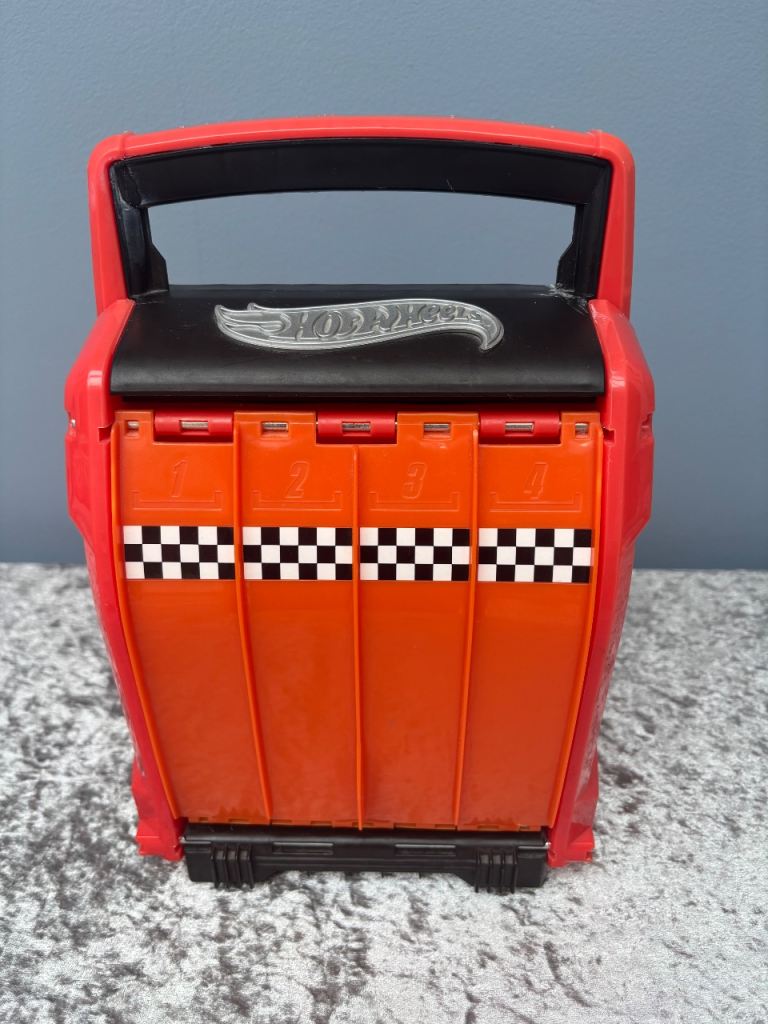 Free - Hot wheels Store 'N Race Case